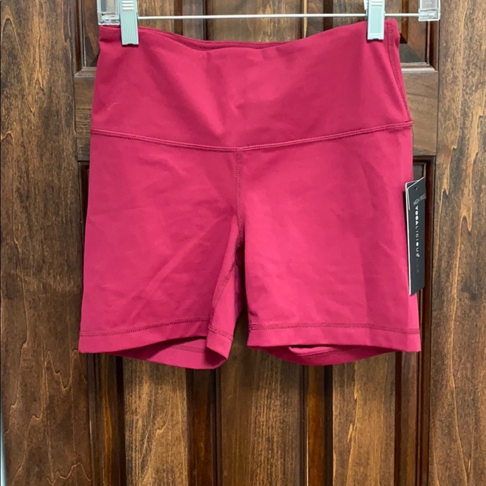 NWT High Rise Short Yogalicious